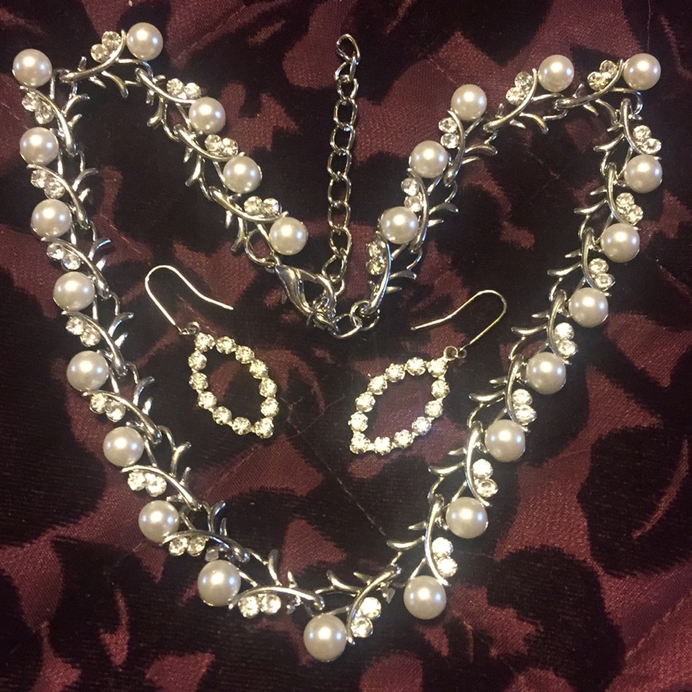pearl necklace with earrings